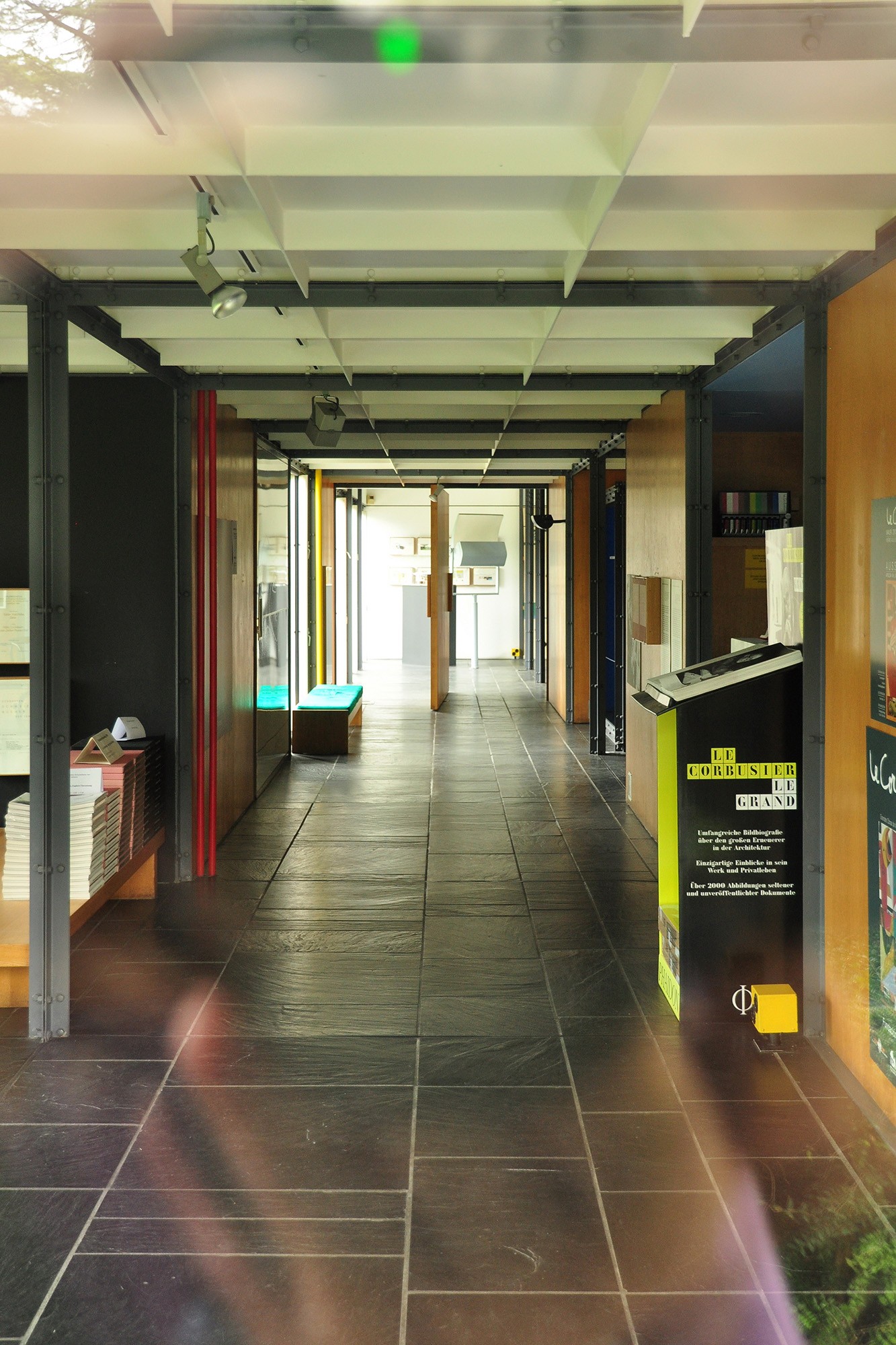 0Centre_Le_Corbusier_-_Innenansicht_2011-07-12_17-53-22_ShiftN